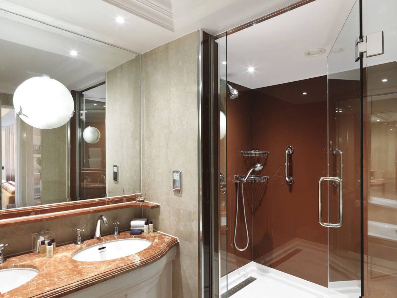 GREEN PARK SUITE