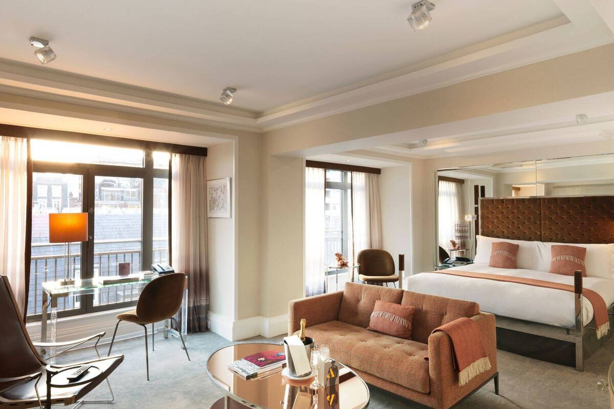 MAYFAIR SUITE