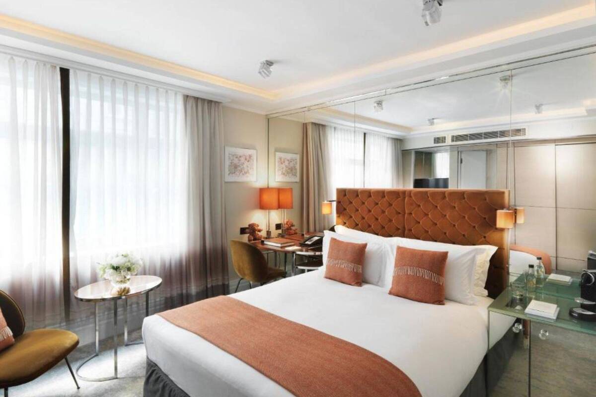SUPERIOR ROOM
