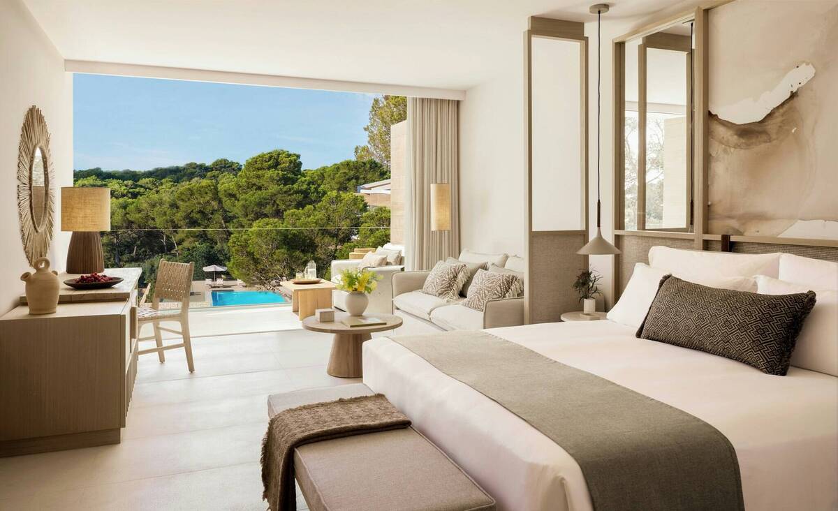 JUNIOR SUITE POOL VIEW