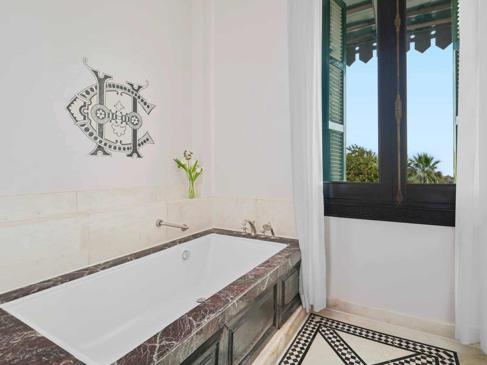 PALACE GARDEN VIEW ROOM