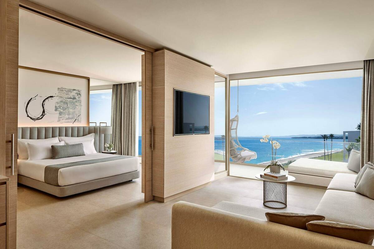 DELUXE ONE BEDROOM SUITE SEA VIEW 