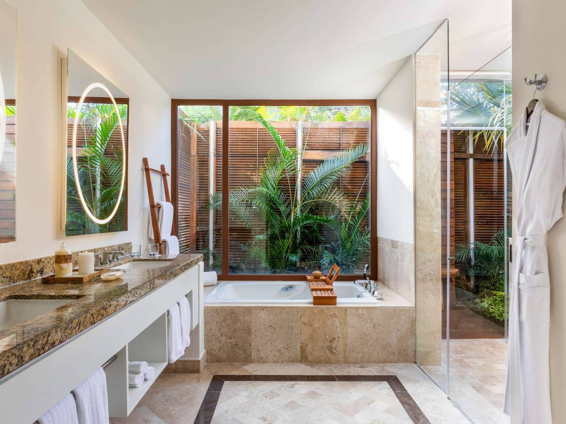 DELUXE CASITA TWO QUEEN