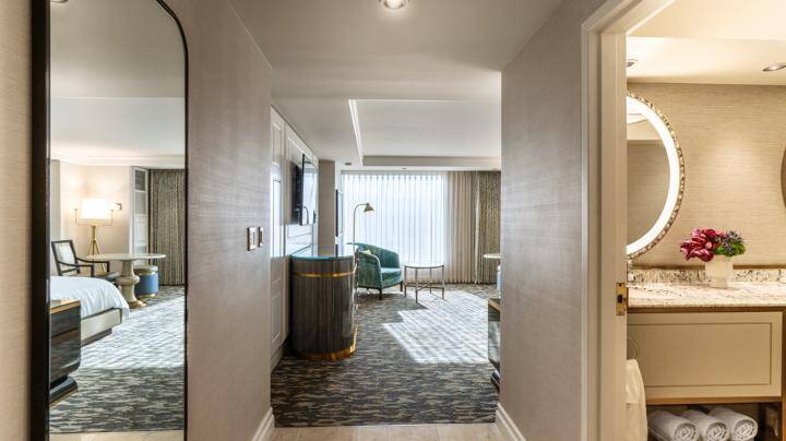 RESORT TOWER KING ROOM