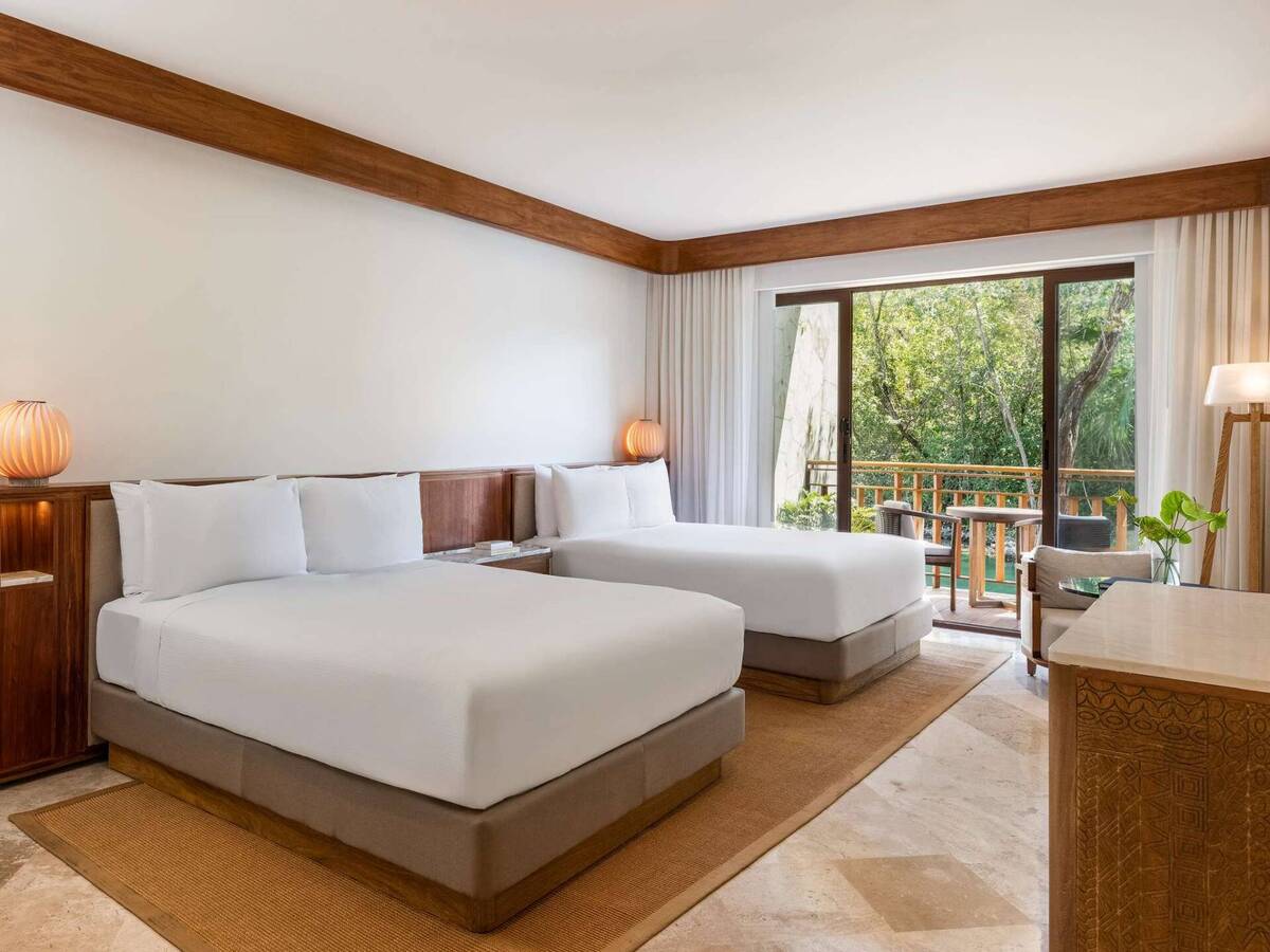 SIGNATURE CASITA TWO QUEEN