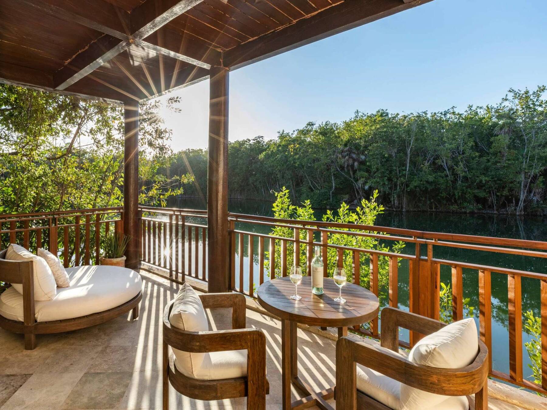 BEACH AREA CASITA KING