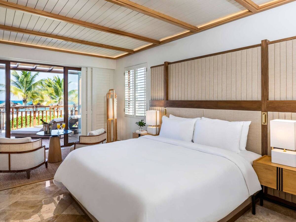 BEACH FRONT PREMIUM SUITE KING