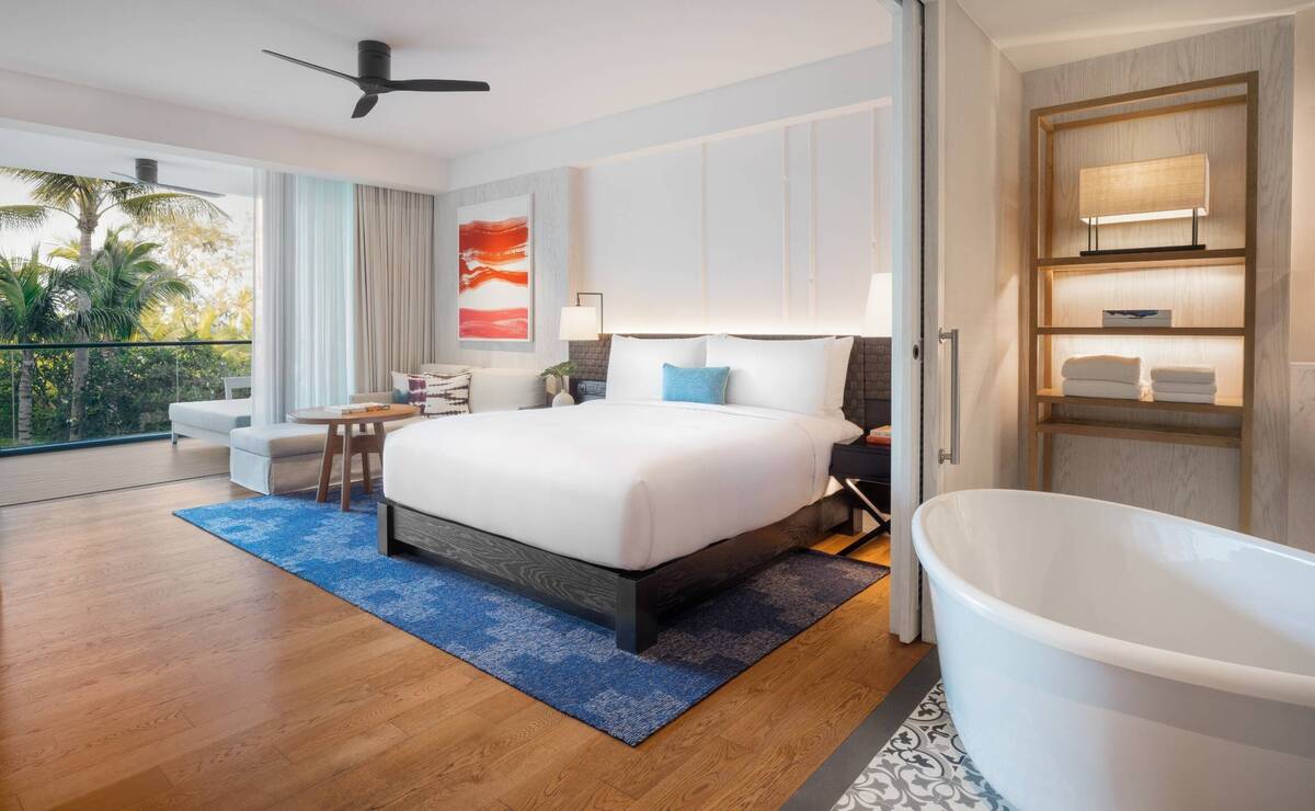  King Essential Resort View Room