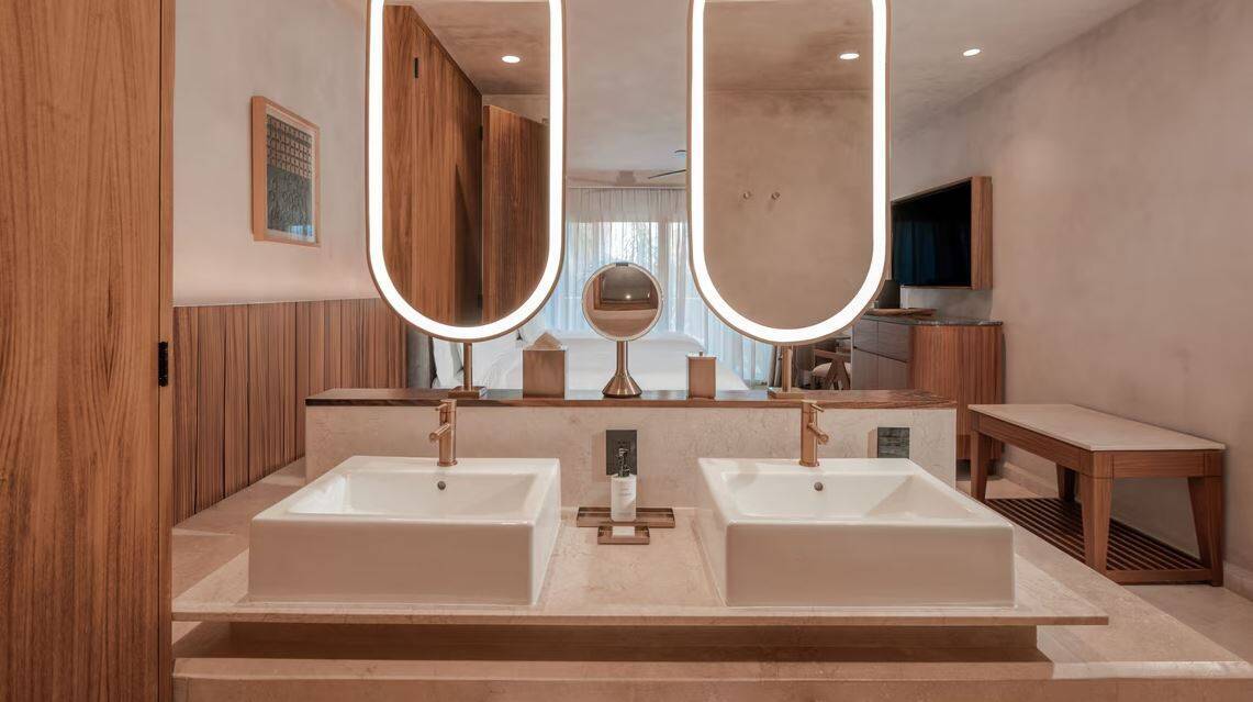 DELUXE TWO DOUBLE OCEAN VIEW 