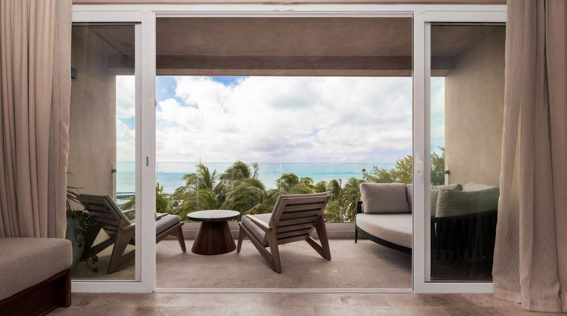 JUNIOR SUITE OCEAN VIEW BALCONY