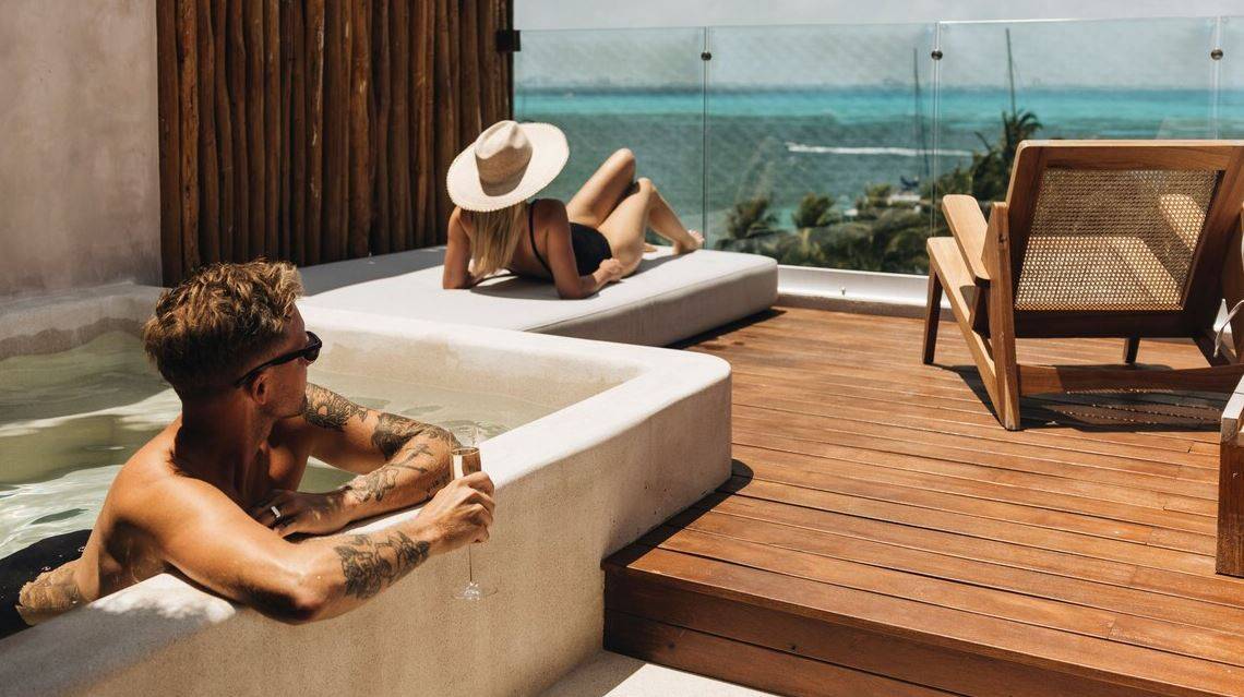 DEPLEX SUITE KING OCEAN VIEW BALCONY PLURGE POOL
