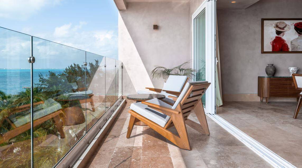 PRESIDENTIAL SUITE OCEANFRONT BALCONY