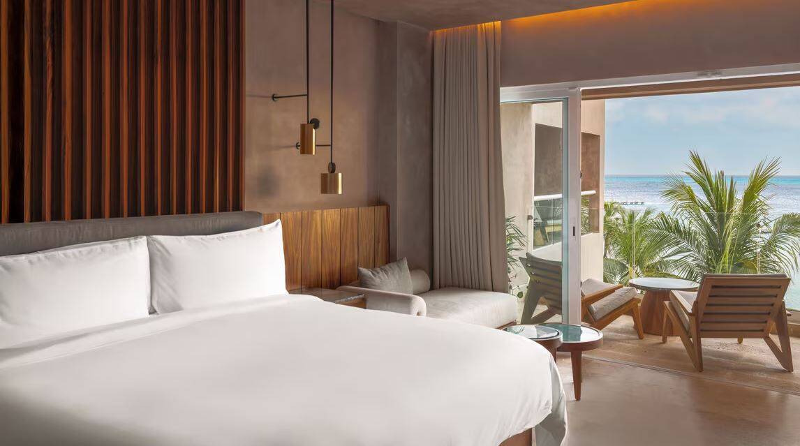 DELUXE OCEANFRONT BALCONY