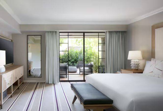 PREMIER VIEW SUITE ONE KING BED 