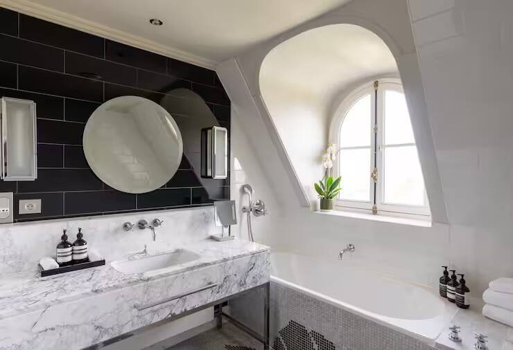 Palace King Superior Mansard Room