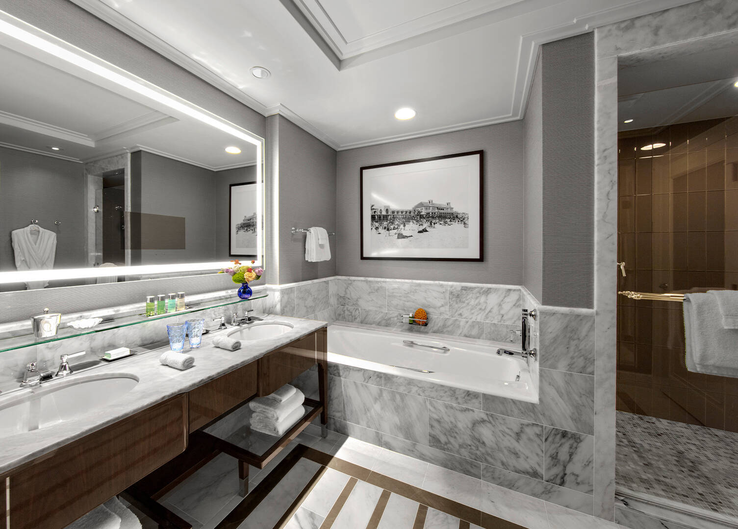 ROYAL POINCIANA SUITE - OCEANFRONT VIEW KING
