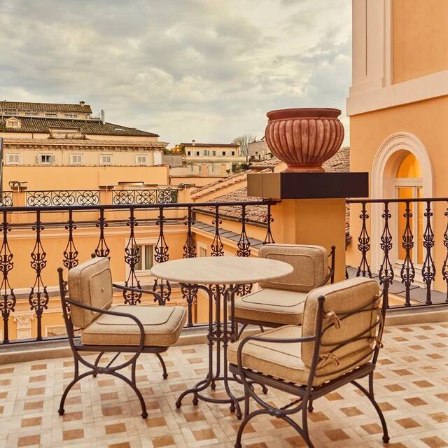 SUITE WITH TERRACE
