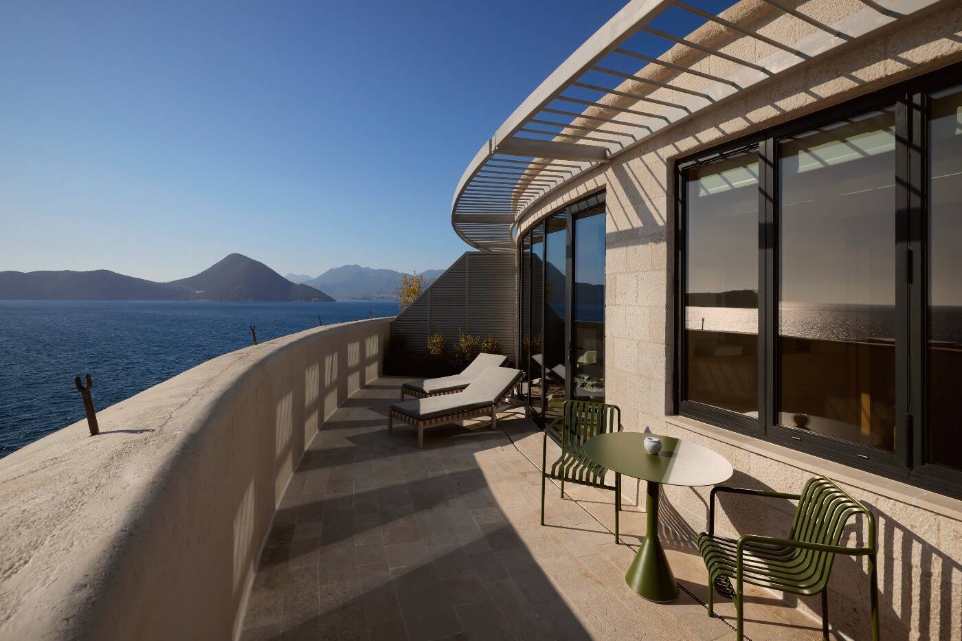 Panoramic Room 