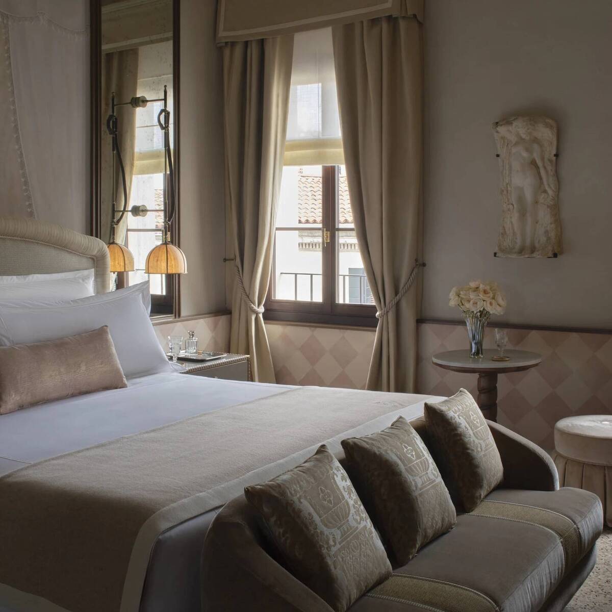 SUPERIOR ROOM