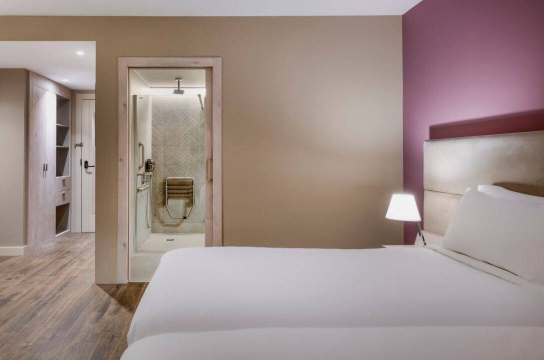 DELUXE GUEST ROOM TWIN