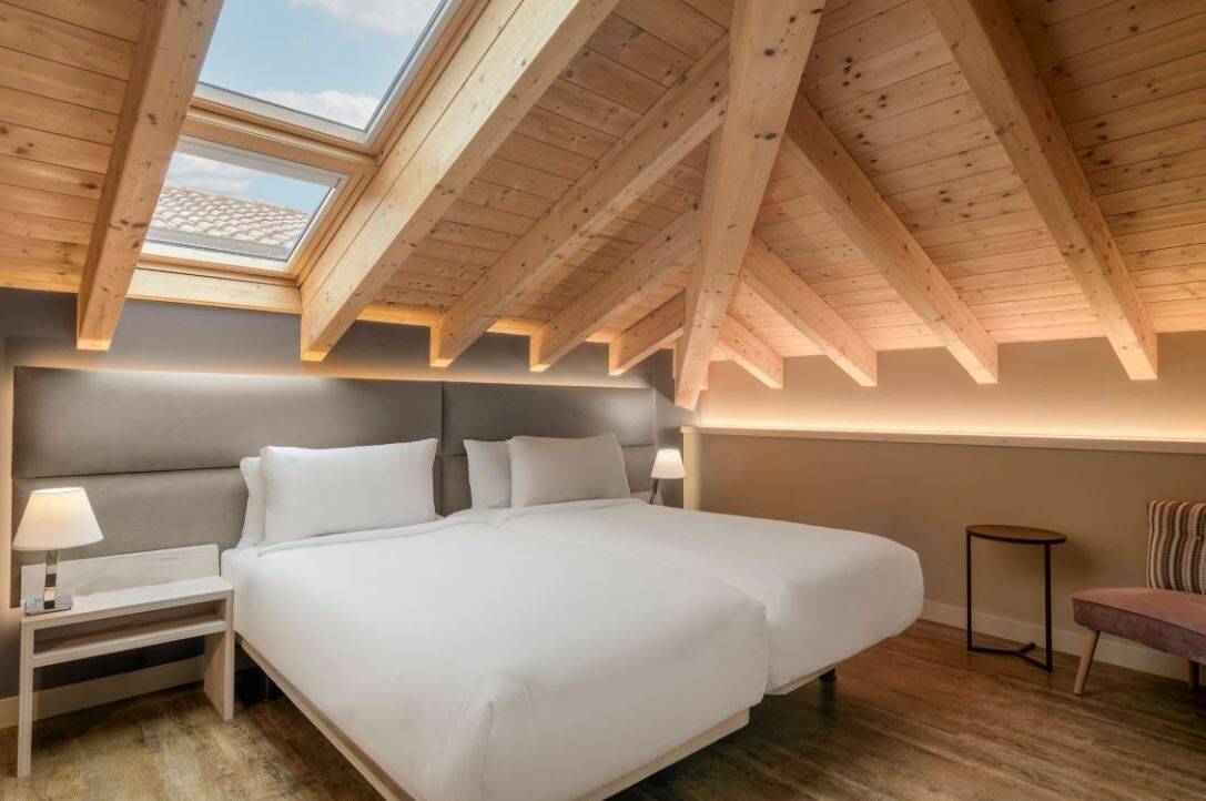 DELUXE GUEST ROOM TWIN