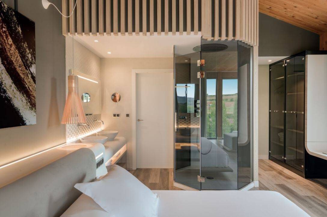 JUNIOR SUITE RIVER VIEW KING