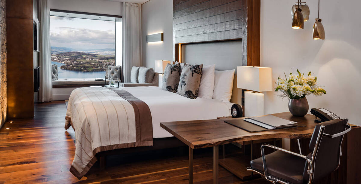 Contemporary Lake View Bay Suite