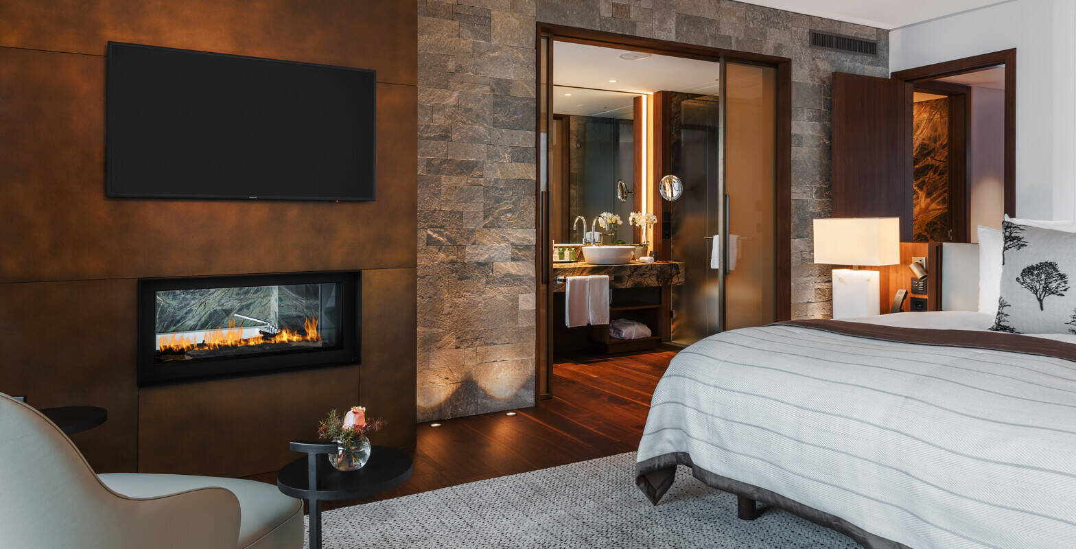 Contemporary Lake View Spa Suite