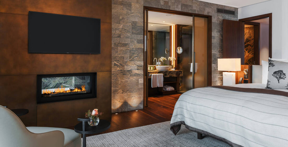 Contemporary Lake View Spa Suite
