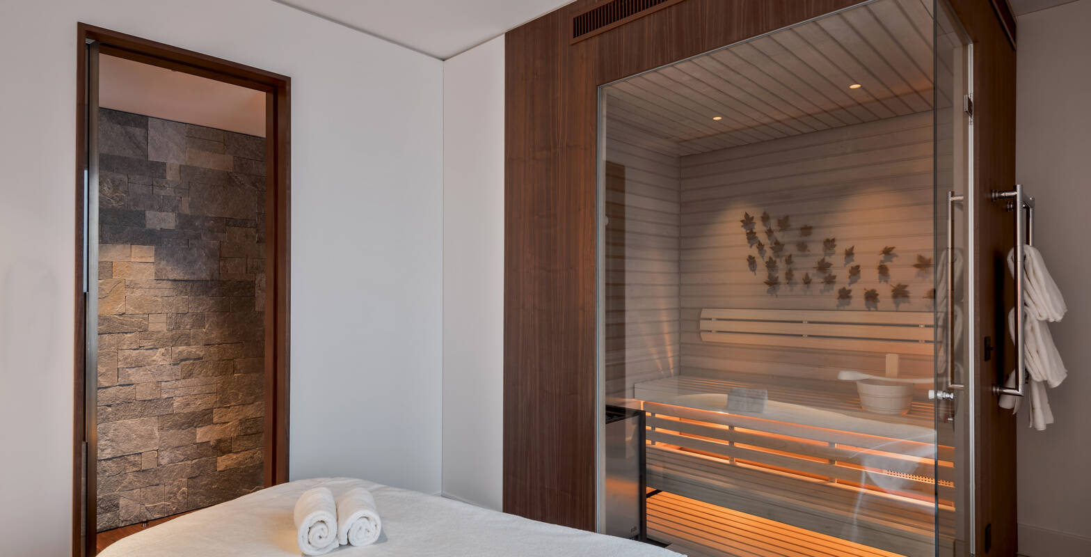 Contemporary Lake View Spa Suite