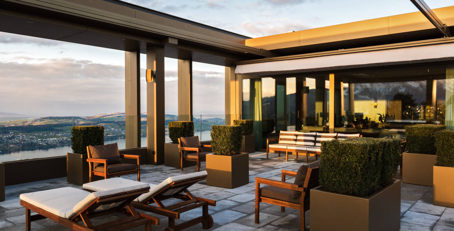Contemporary Lake View Royal Suite
