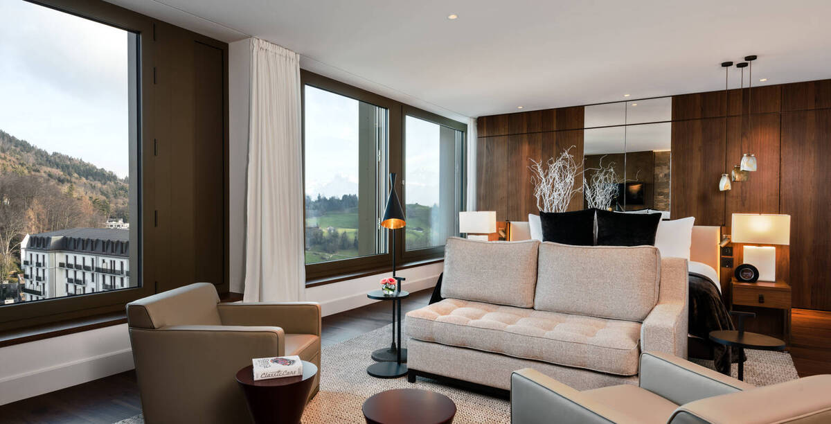 Contemporary Lake View Royal Suite