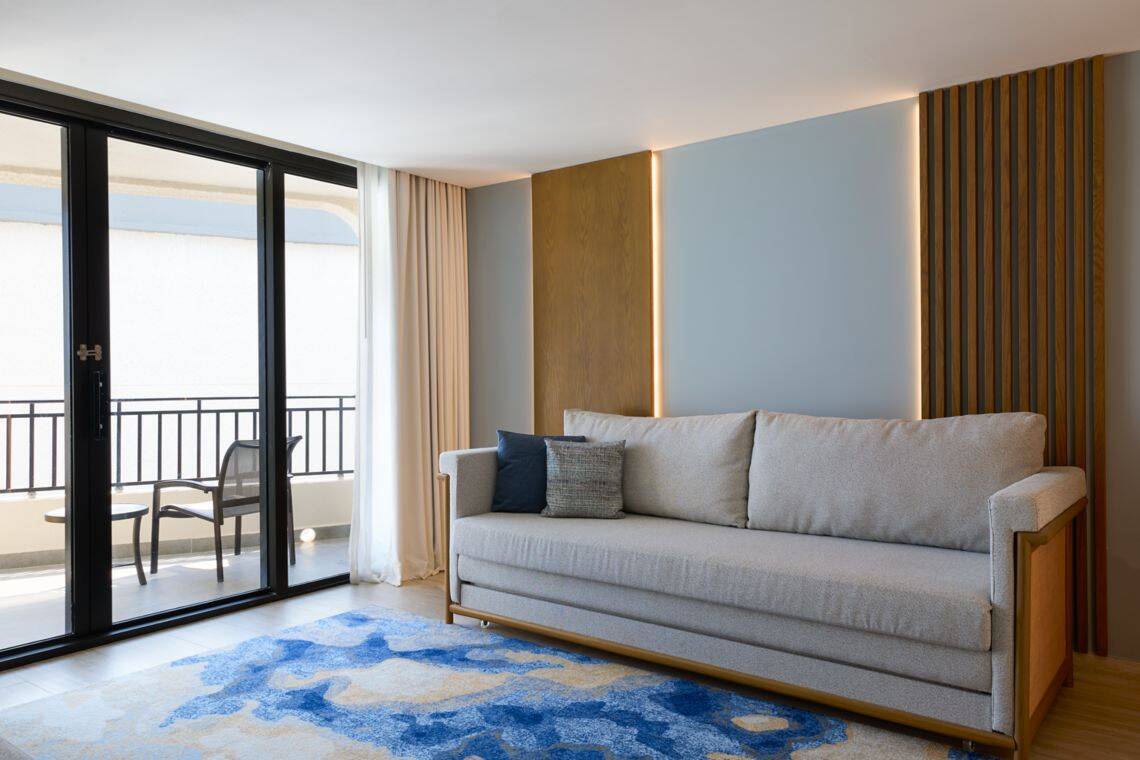 EXECUTIVE ONE BEDROOM SUITE WITH SOFA BED, BALCONY
