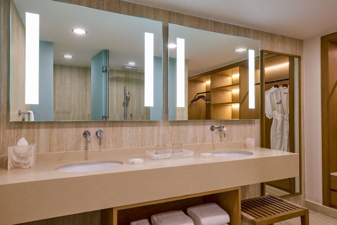 MAGNA ONE BEDROOM LARGER SUITE WITH SOFA BED, BALCONY