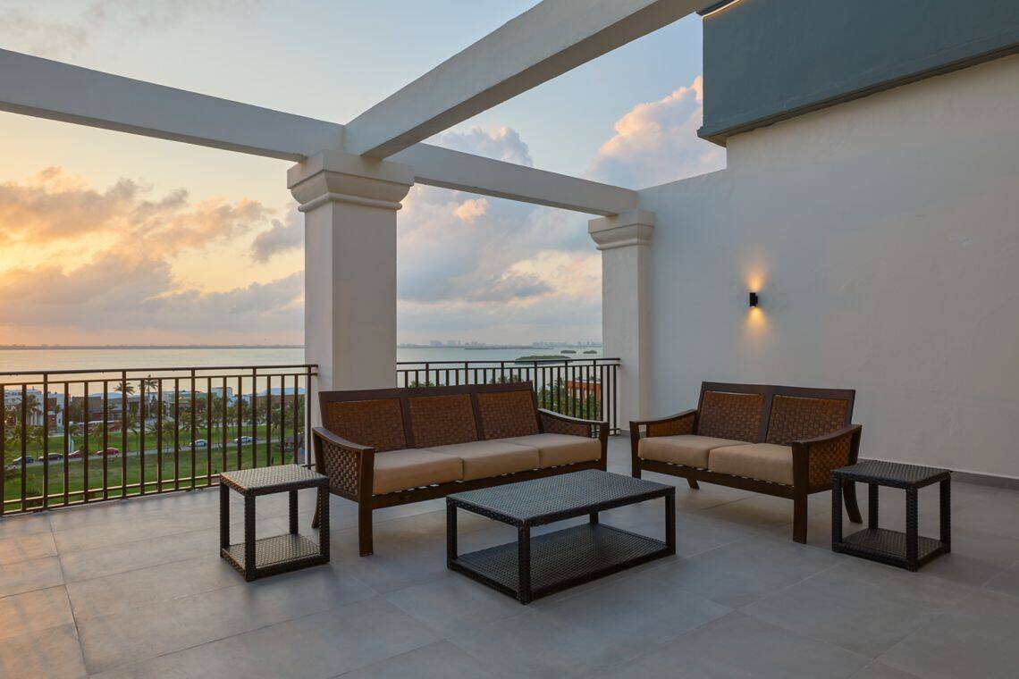 PRESIDENTIAL ONE BEDROOM SUITE WITH SOFA BED, BALCONY