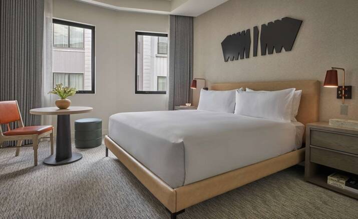 PEAK VIEW KING ROOM