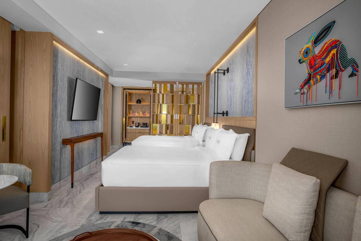 DELUXE OCEAN FRONT TWO QUEEN GUESTROOM