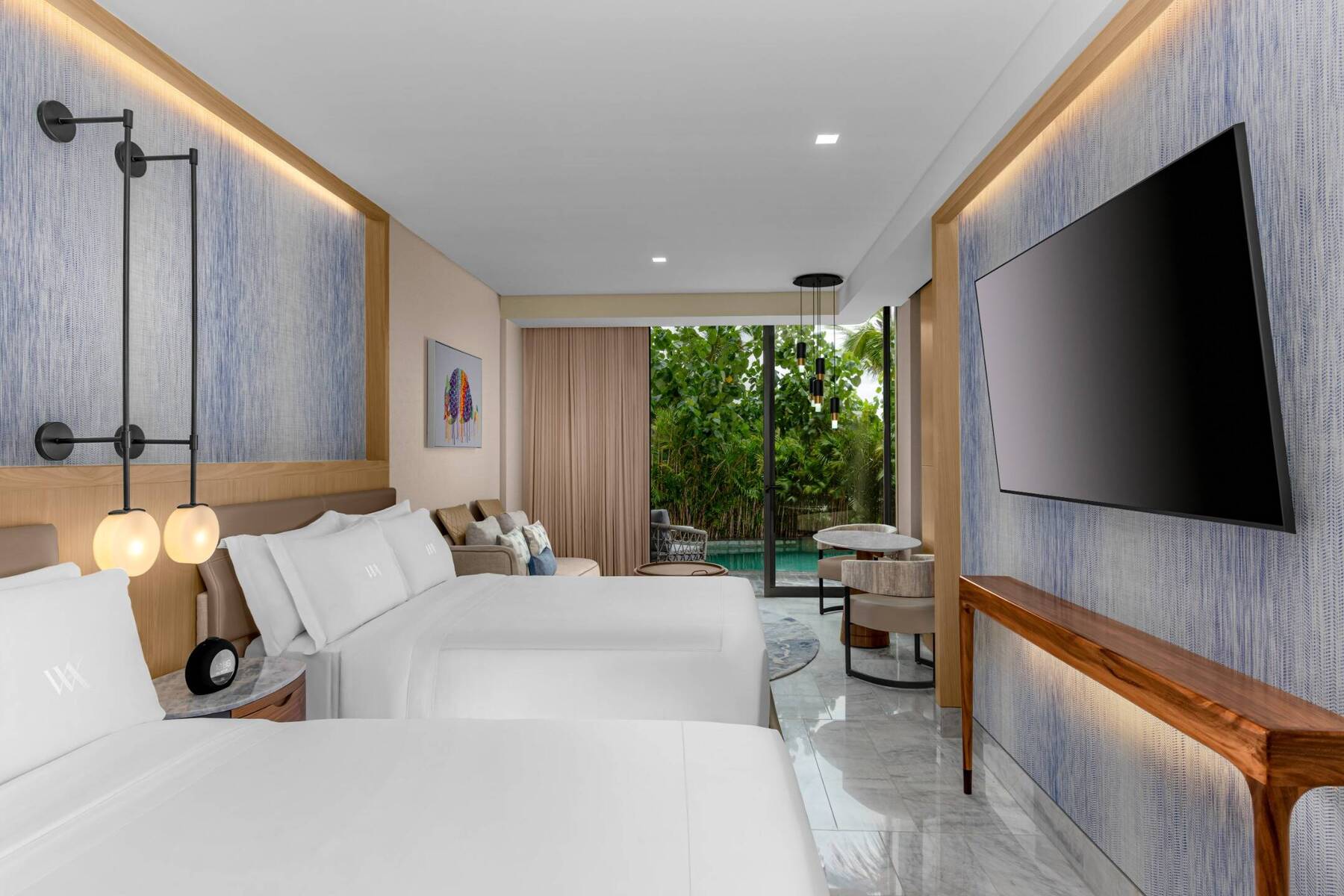 SWIM UP POOL TWO QUEEN GUESTROOM