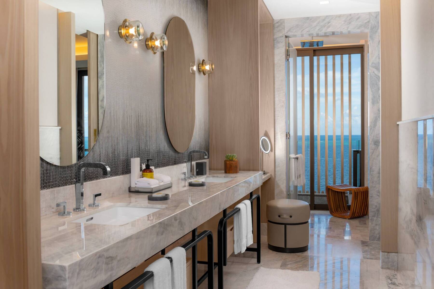 DELUXE OCEAN FRONT SUITE WITH KING