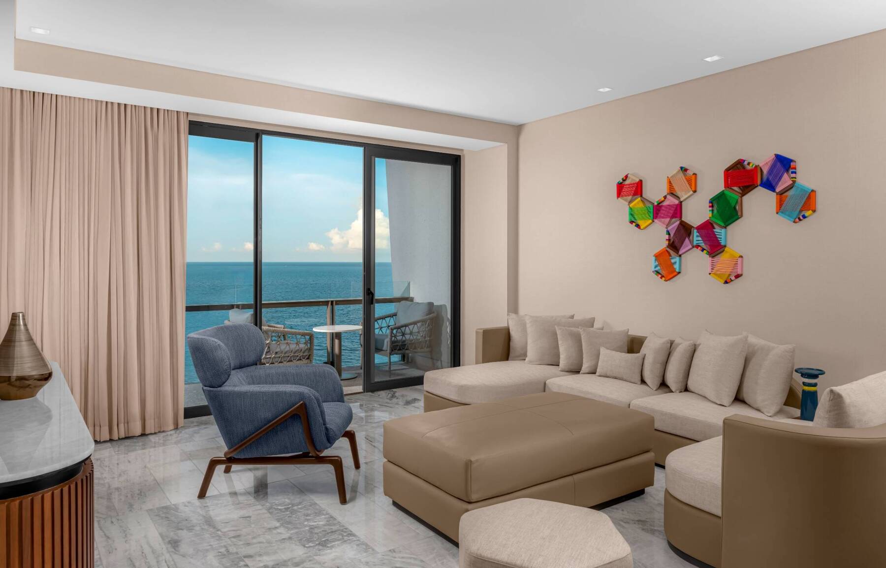 DELUXE OCEAN FRONT SUITE WITH KING