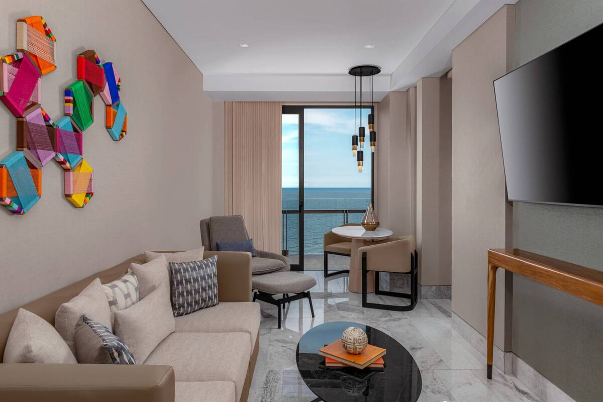 FAMILY CONNECTING SUITE, ONE KING AND TWO QUEENS