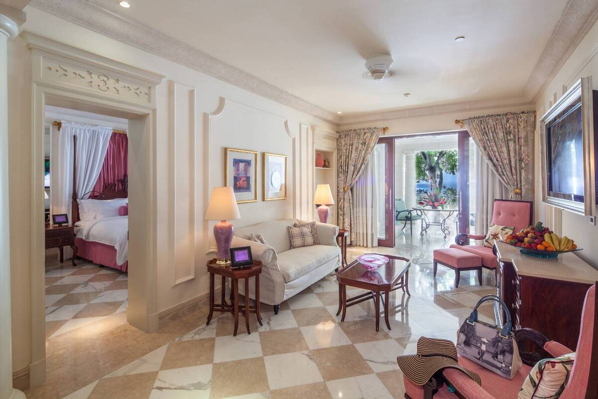 Luxury Dolphin Suite