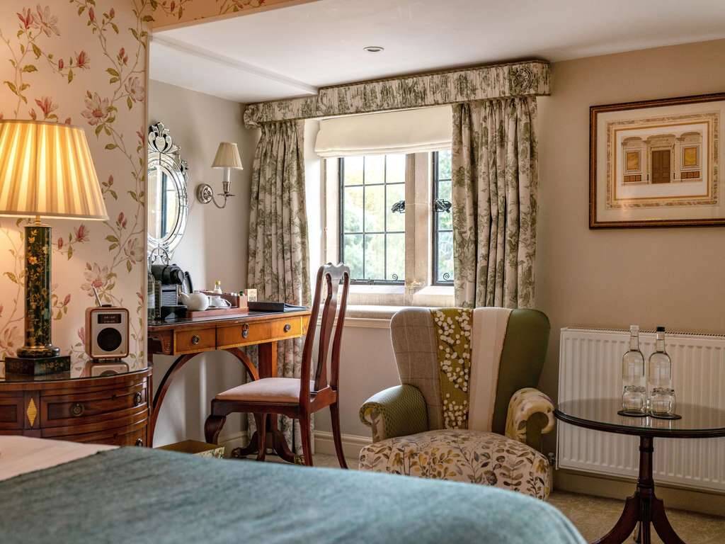 COUNTRY ROOM 