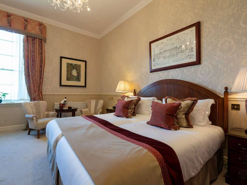 MANOR ROOM TWIN