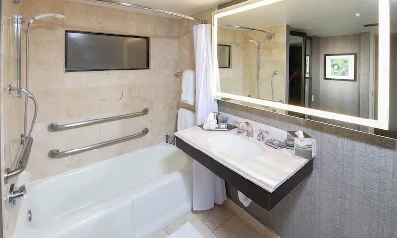 Resort Room King Mobility Access W/ Bathtub