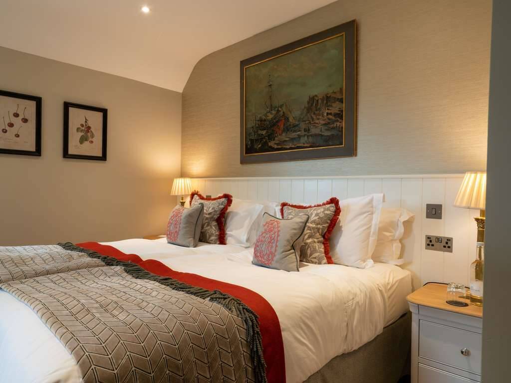 GRAND TWO BEDROOM COTTAGE 