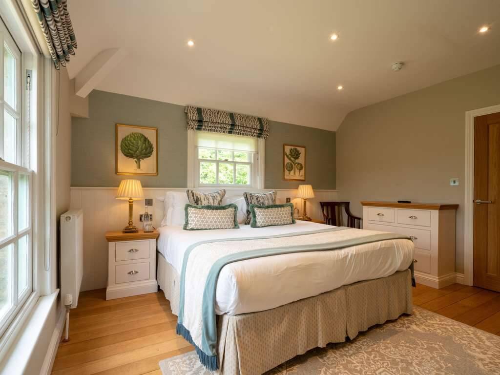 GRAND THREE BEDROOM COTTAGE