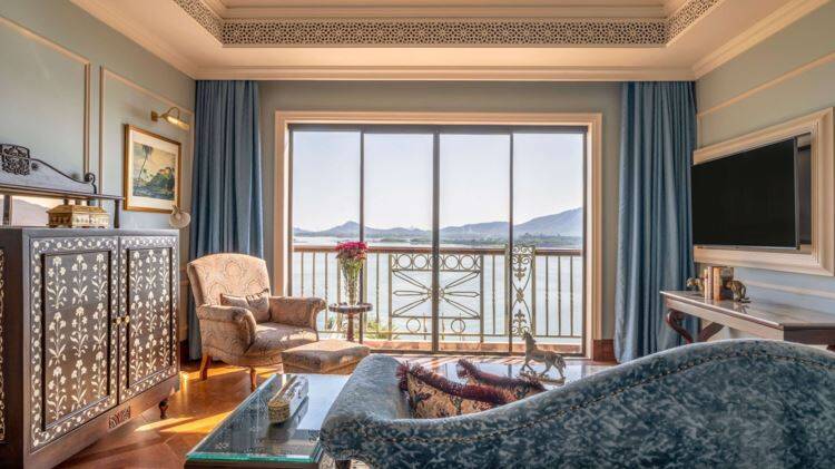LAKESHORE SIGNATURE - NON ISLAND ROOM