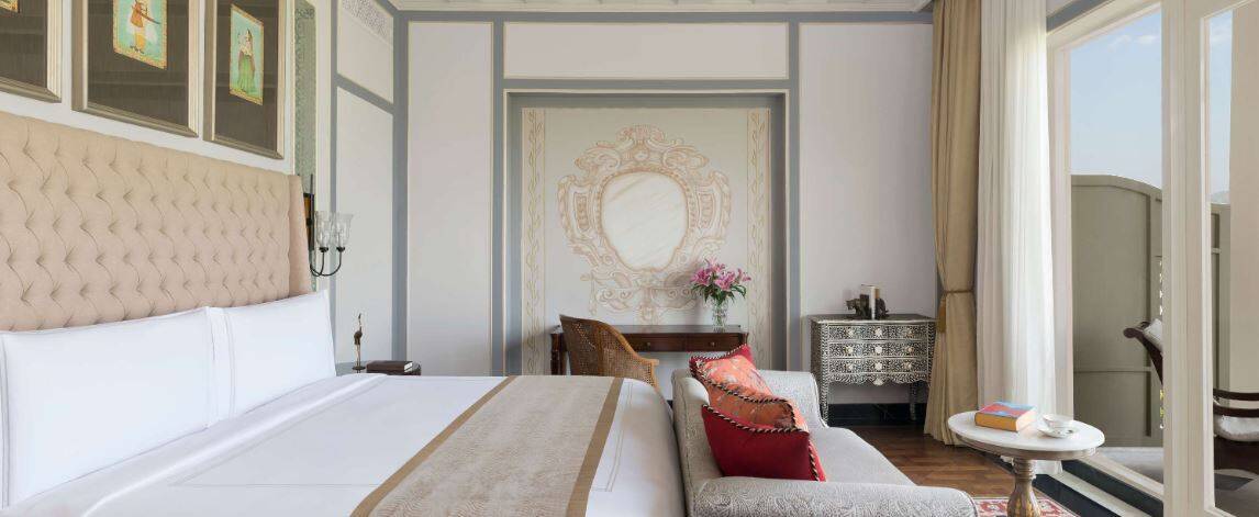 FLAMINGO SIGNATURE ROOM WITH BALCONY KING