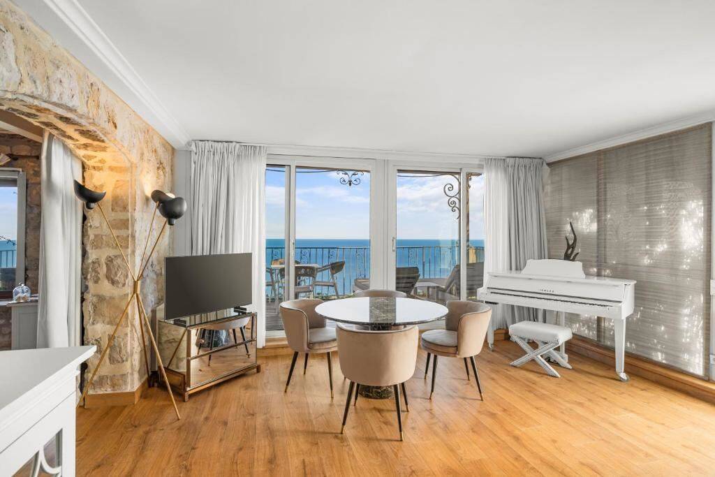 Prestige Suite